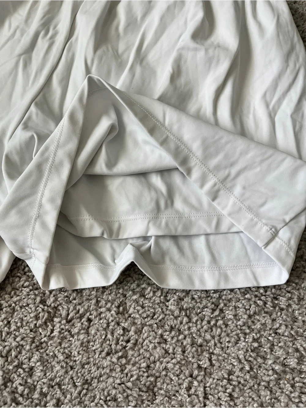 HALARA Softly Zero Airy Super High Waisted Shorts 3”. Size L White